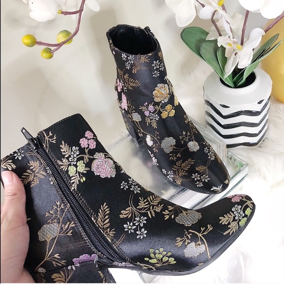 Shoes - 💐 Boots
